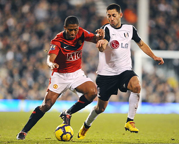 随着他在英 随着他在英